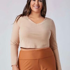 nude long sleeve crop